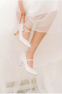 Elegantné svadobné topánky zo saténu.
