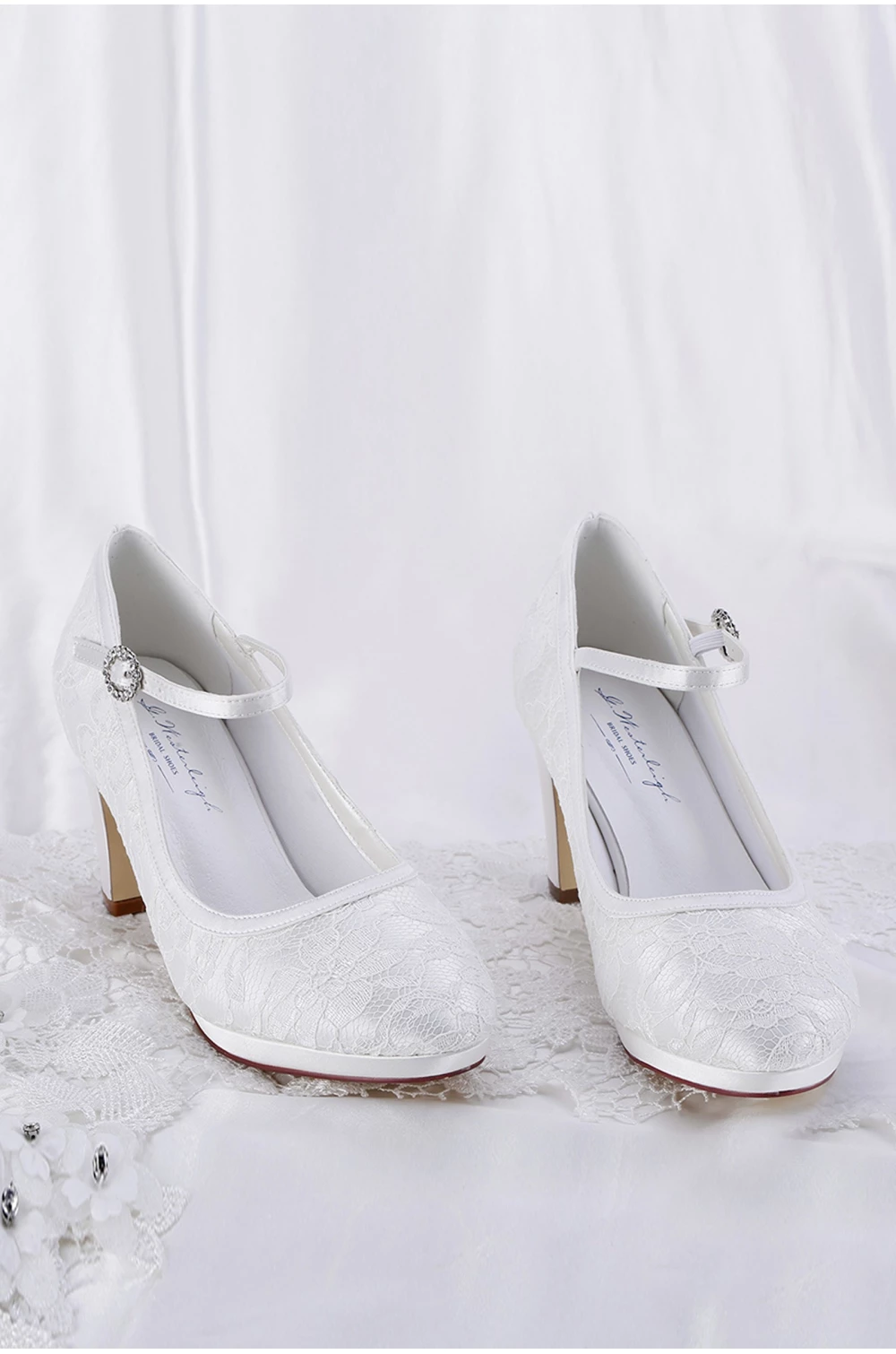 Pohodlné čipkované svadobné topánky s hrubým podpätkom Allesia.