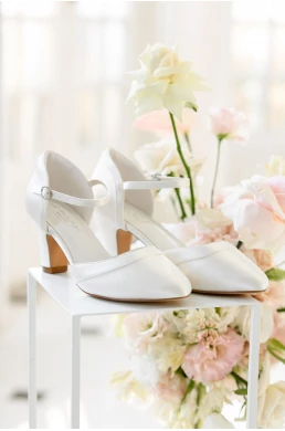 Saténové mäkkučké svadobné topánky s hrubým podpätkom Amber.