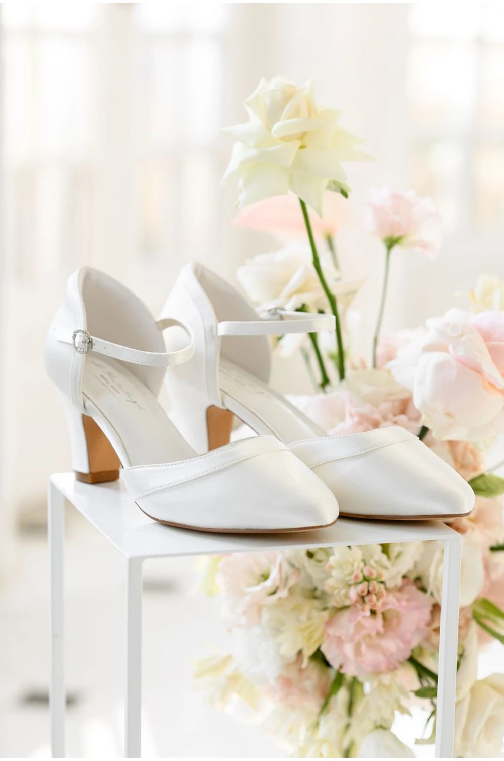 Saténové mäkkučké svadobné topánky s hrubým podpätkom Amber.