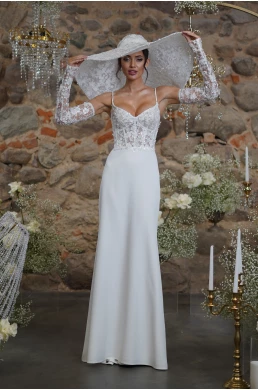 Svadobné šaty na ramienka s padavou sukňou.