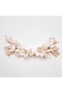 Výrazný hrebienok do polorozpustených vlasov z keramických kamienkov.